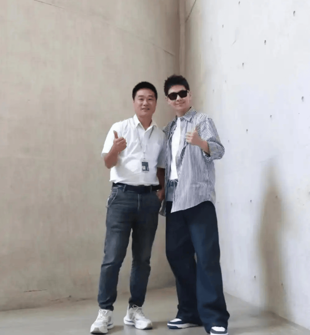 长沙网红保安“小马哥”离职<strong></p>
<p>保安服务
</strong>，曾被林志颖点赞，回应：很开心为大家服务，将开始新旅程:保安服务
