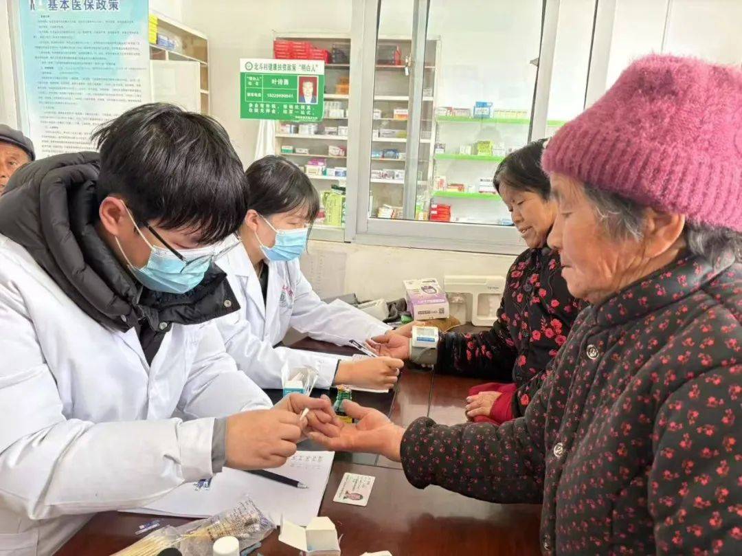 洛南县保安镇卫生院服务群众暖人心:保安服务
