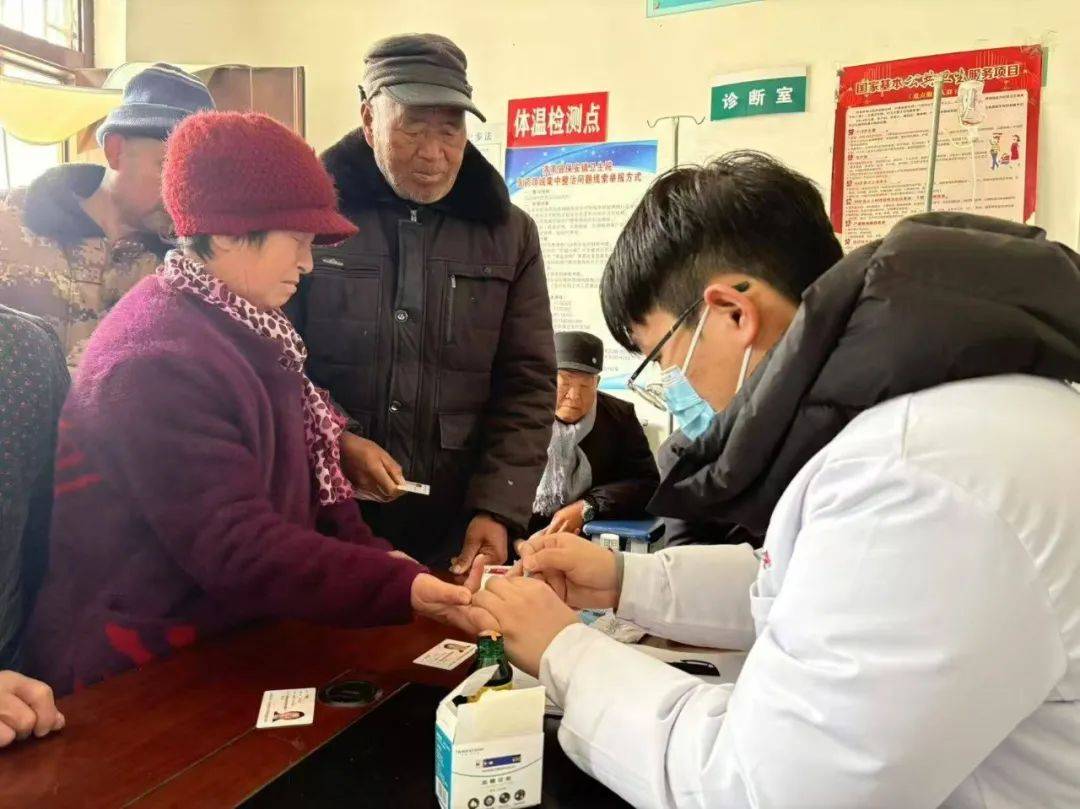 洛南县保安镇卫生院服务群众暖人心:保安服务
