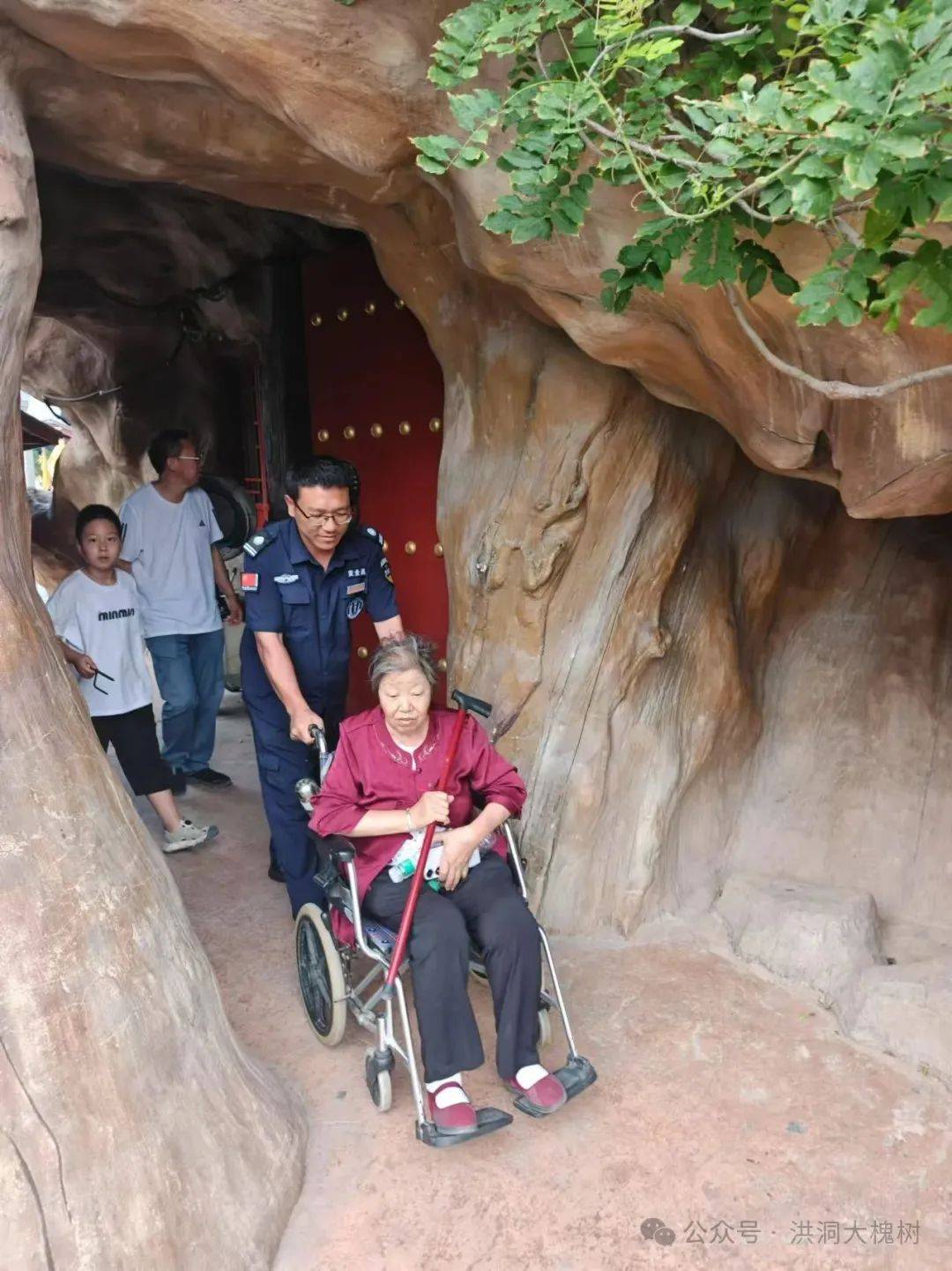 洪洞大槐树景区保安暖心助游客彰显景区温情服务:保安服务
